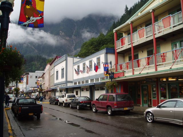 [1].Juneau-Alaska-waterfall.jpg